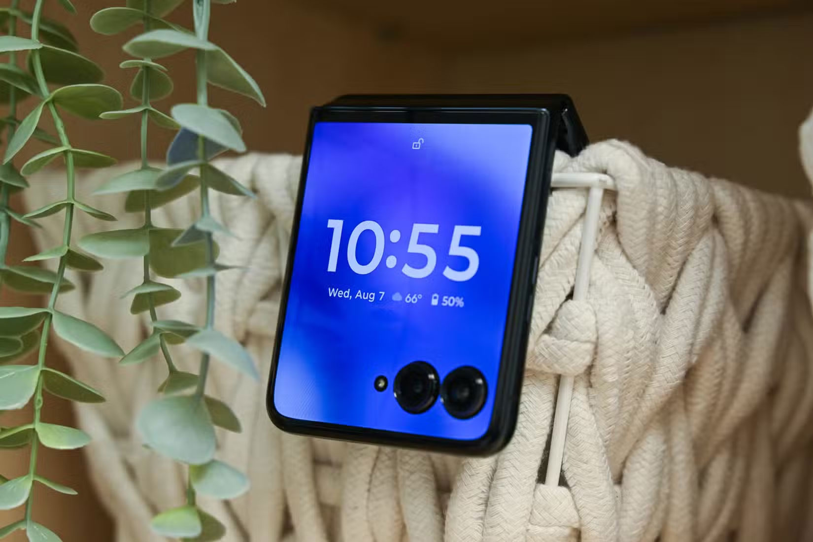 Motorola Razr+ gập với màn hình ngoài