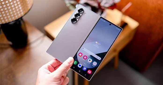 6 điều cần cân nhắc trước khi mua điện thoại màn hình gập đầu tiên
