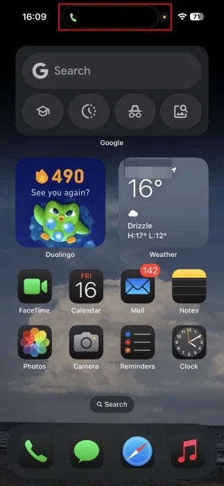Thông báo WhatsApp trong Dynamic Island trên iPhone không thể vuốt tắt.