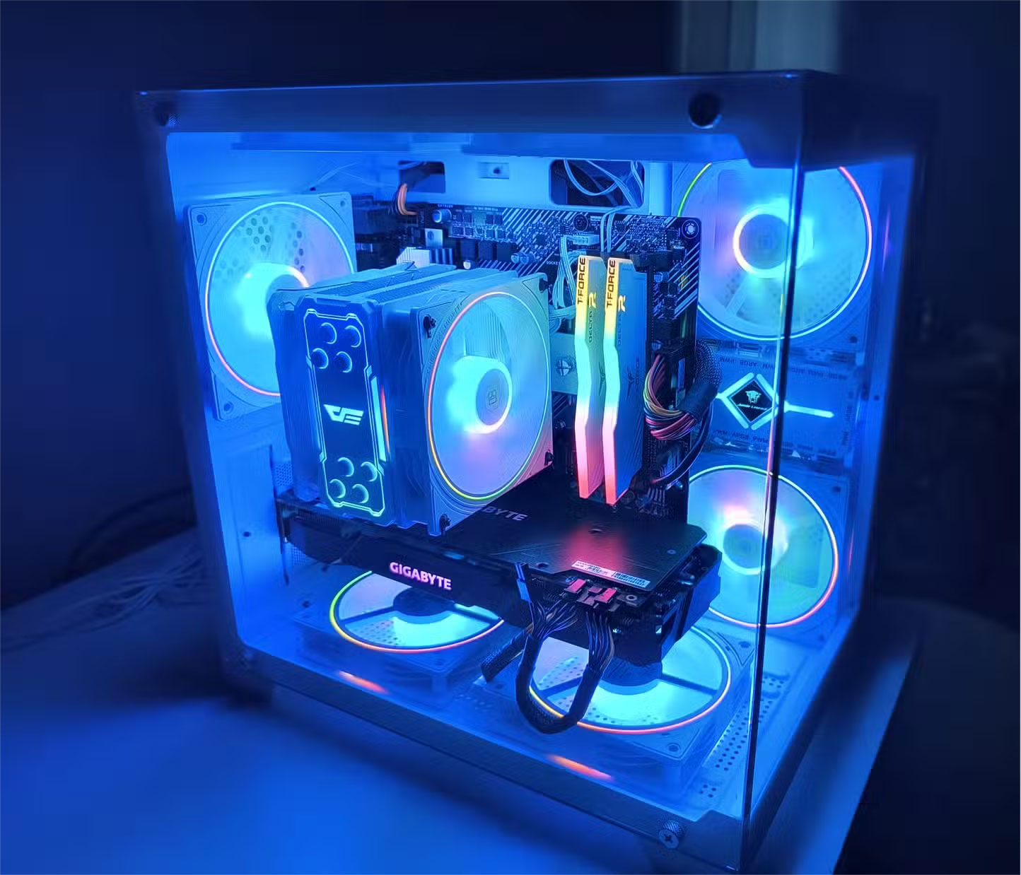Toàn cảnh của một máy tính được build tùy chỉnh