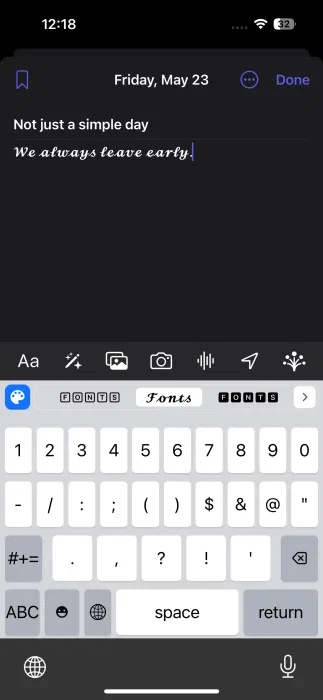 Viết bằng phông chữ tùy chỉnh trong ứng dụng Nhật ký trên iPhone.