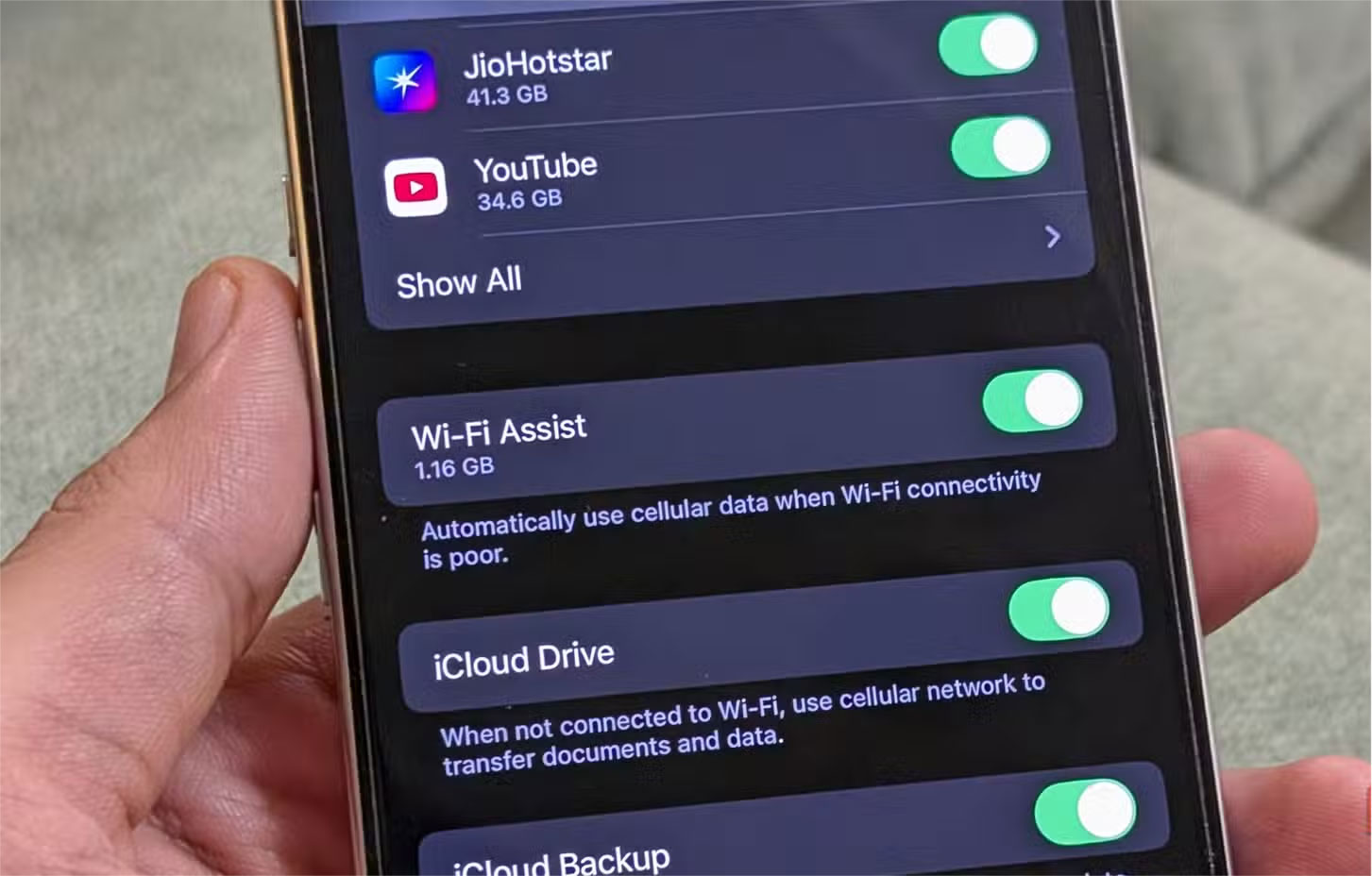 Cài đặt Wi-Fi Assist trên iPhone
