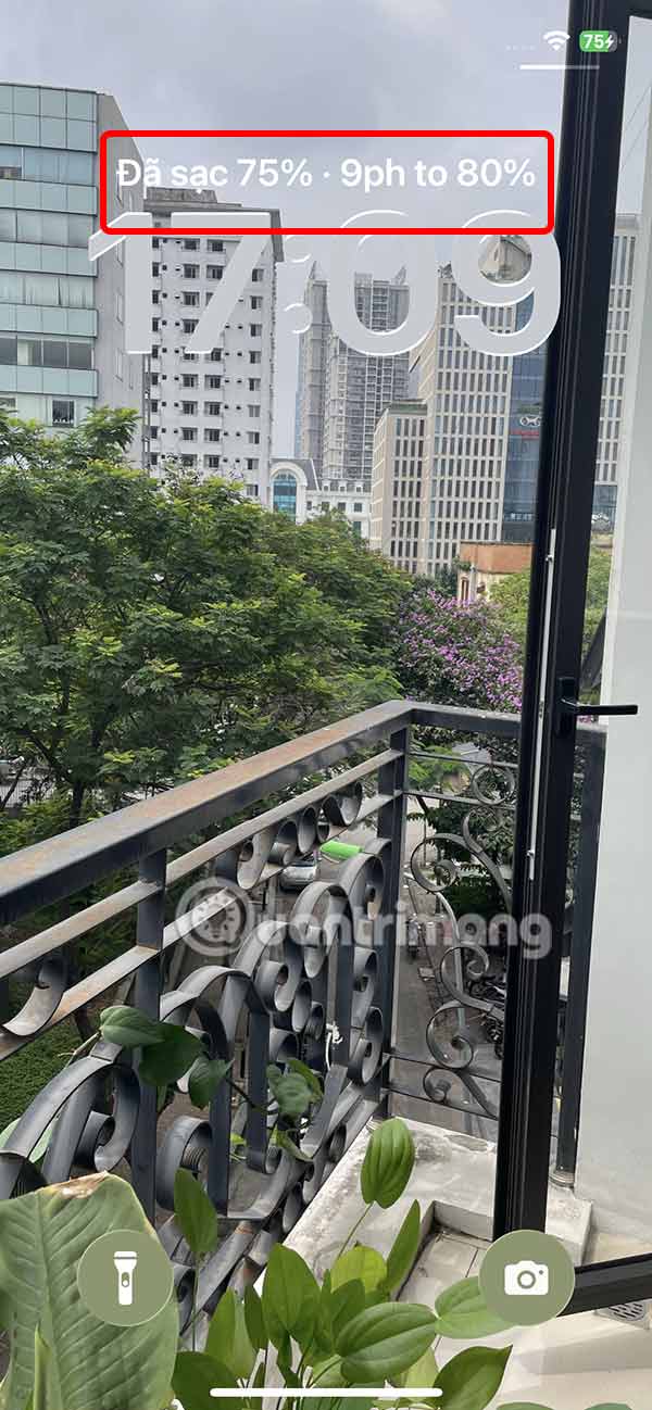Hiển thị thời gian sạc trên màn hình khóa iPhone