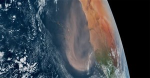 Bụi sa mạc Sahara ảnh hưởng đến bão ở Đại Tây Dương như thế nào?