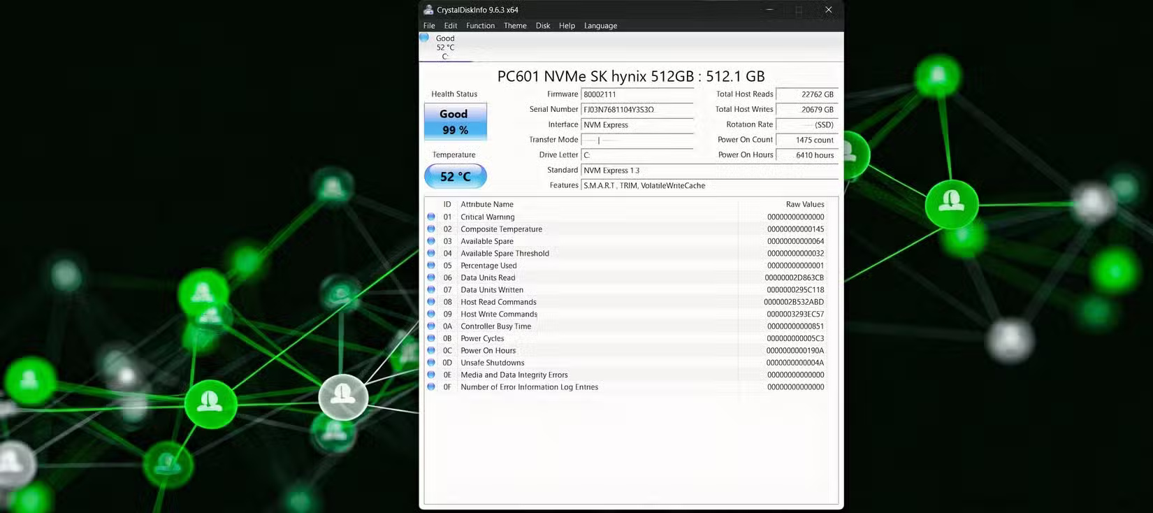 CrystalDiskInfo cho thấy tình trạng và nhiệt độ của ổ