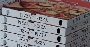 Lỗ trên hộp bánh pizza dùng để làm gì?