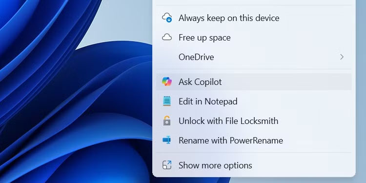 Tùy chọn "Ask Copilot" trong menu ngữ cảnh Windows.