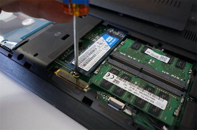 Giáo sư gốc Việt nắm giữ “chìa khóa” cho công nghệ SSD và RAM thế hệ mới đột phá đầy hứa hẹn Giáo sư gốc Việt nắm giữ “chìa khóa” cho công nghệ SSD và RAM thế hệ mới đột phá đầy hứa hẹn