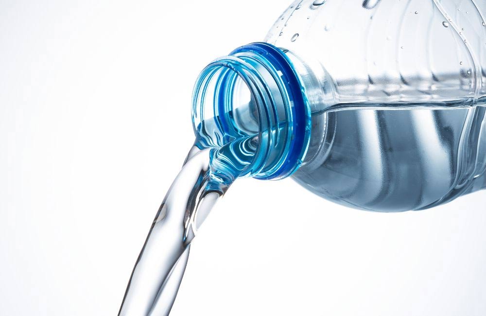 Uống nước giúp da đẹp lên