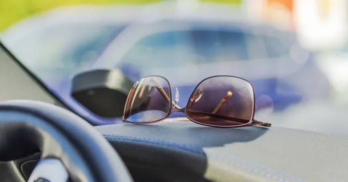 Những món đồ không nên để trong ô tô qua đêm