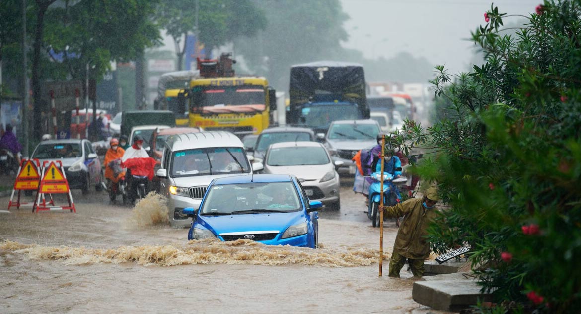Không đi qua vùng ngập là cách tránh bị thủy kích tốt nhất
