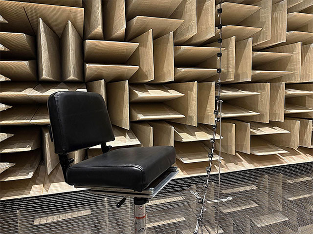 Căn phòng “hoàn toàn im lặng”