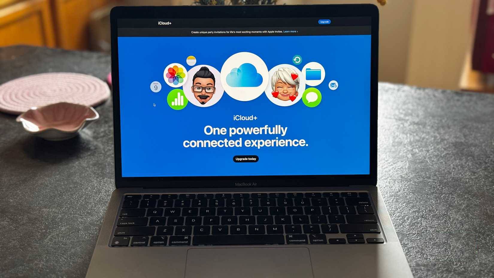 Trang web iCloud+ trên MacBook