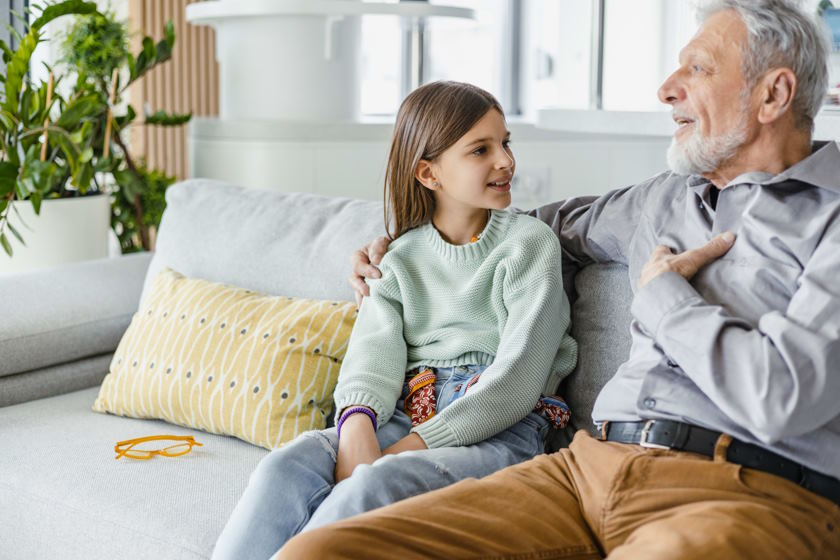 Trò chuyện như những người bạn cùng con là chìa khóa nuôi dạy bé thành công