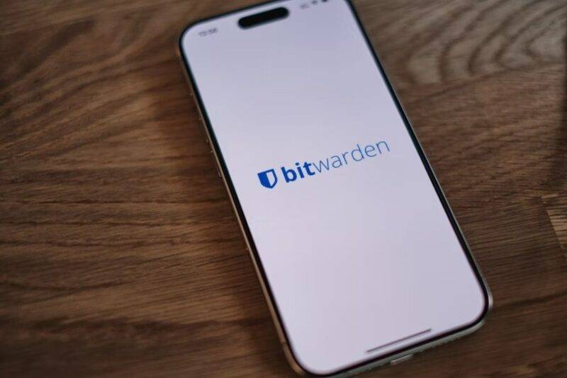 Bitwarden trên điện thoại