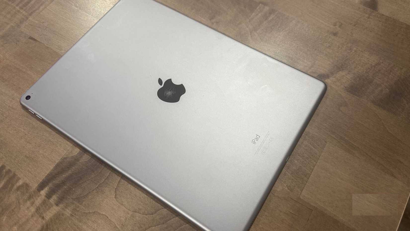 Mặt sau iPad Pro 2015