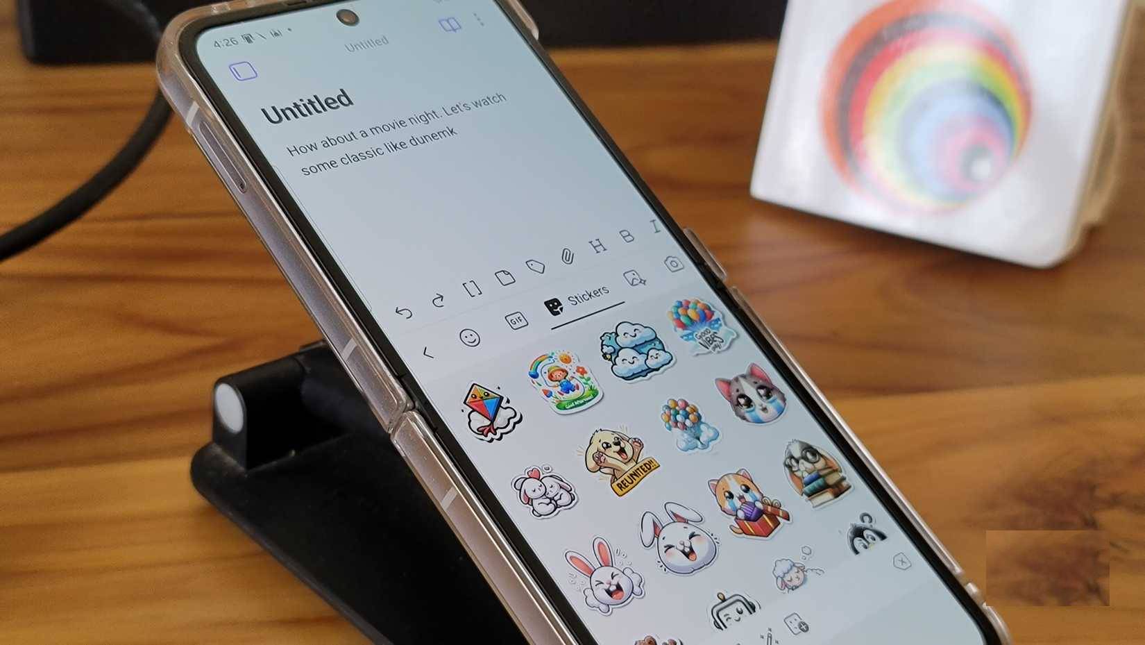 Tab Stickers mở trên SwiftKey trên Galaxy Z Flip 6