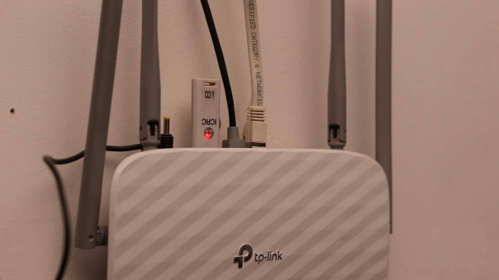 Router có ổ USB được cắm vào