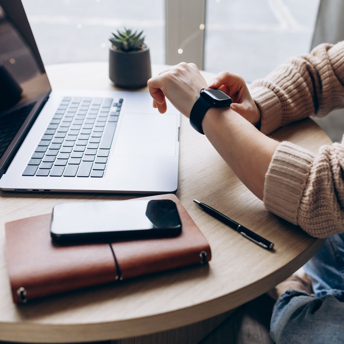 Đặt báo thức nhắc vận động