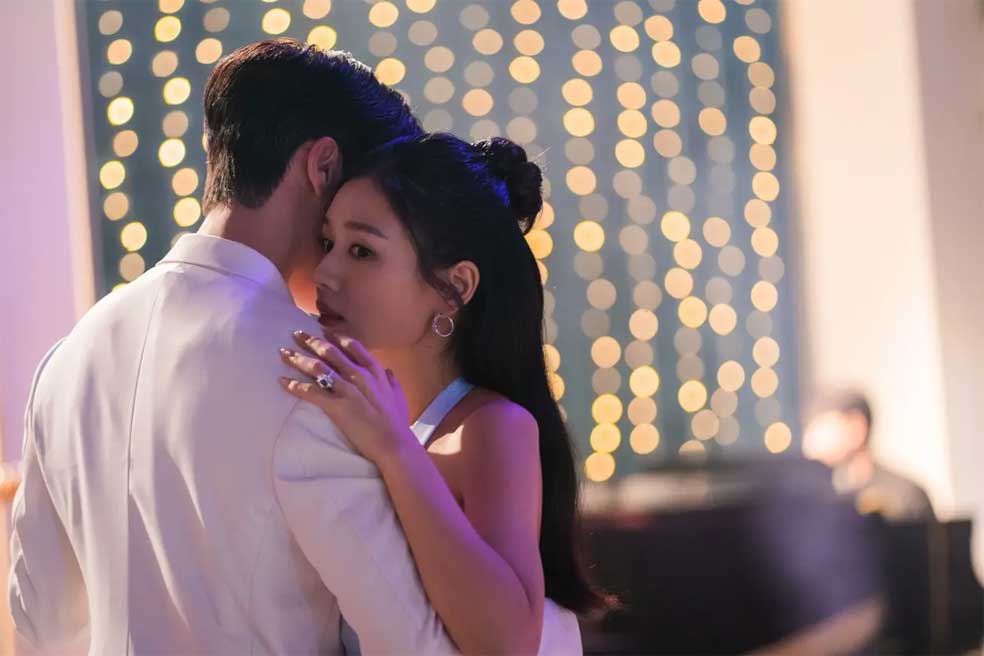 Cặp đôi chính trong Nụ hôn bùng nổ