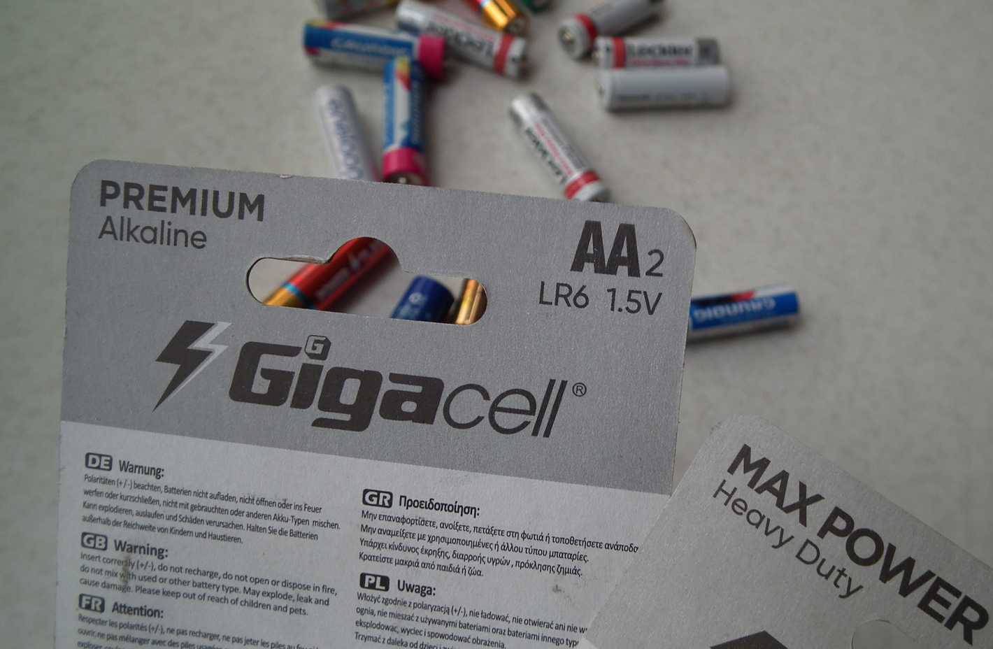 Mặt sau của hộp pin Gigacell