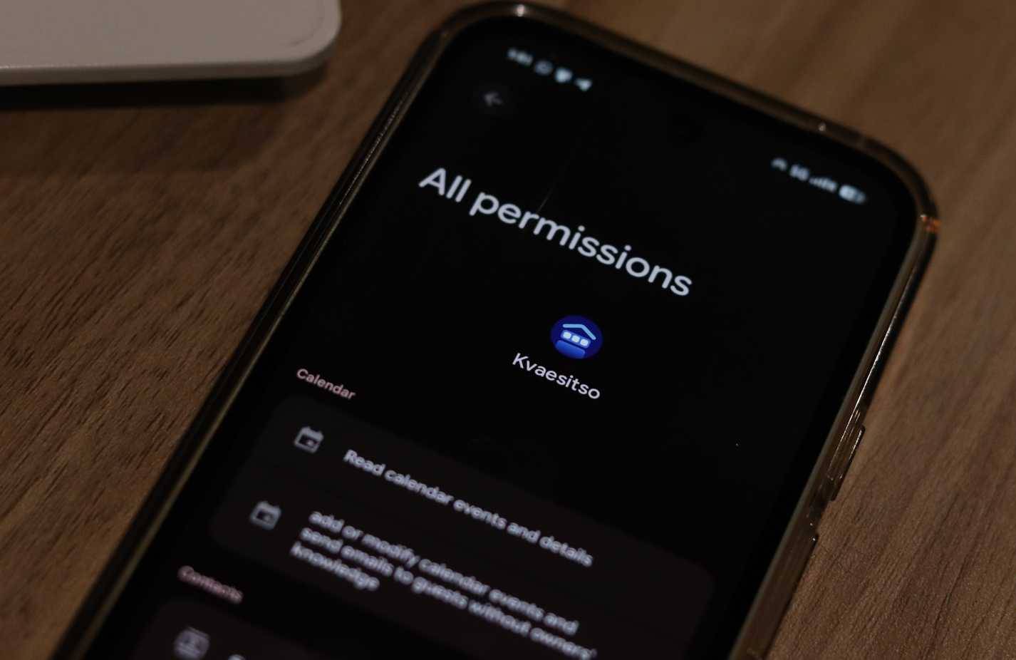Trang quyền của launcher Kvaesitso trên Android.