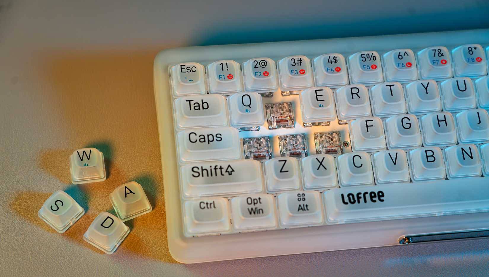 Bàn phím cơ bán trong suốt LOFREE 1 với một số phím đã được loại bỏ