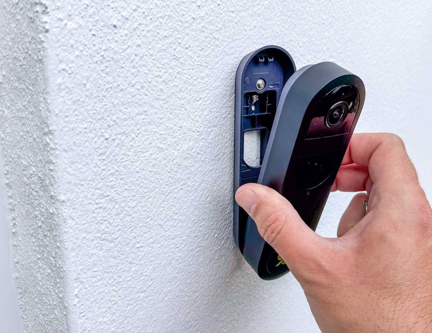 Xem xét pin và chuông cửa Reolink lắp trên tường