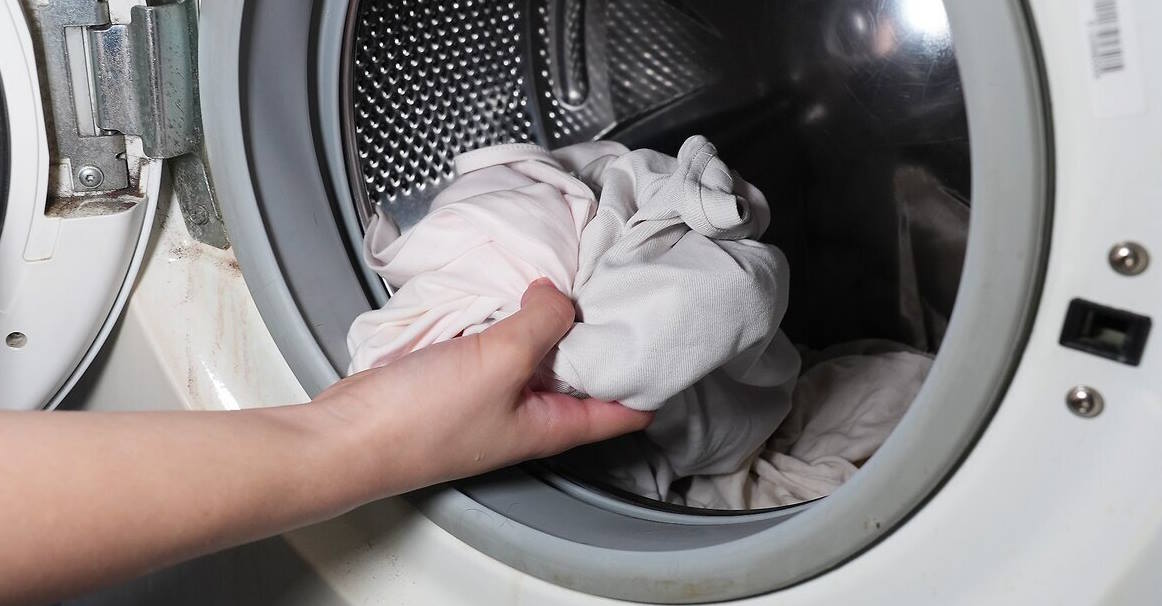 Hướng dẫn làm sạch vết ố bẩn trên quần áo