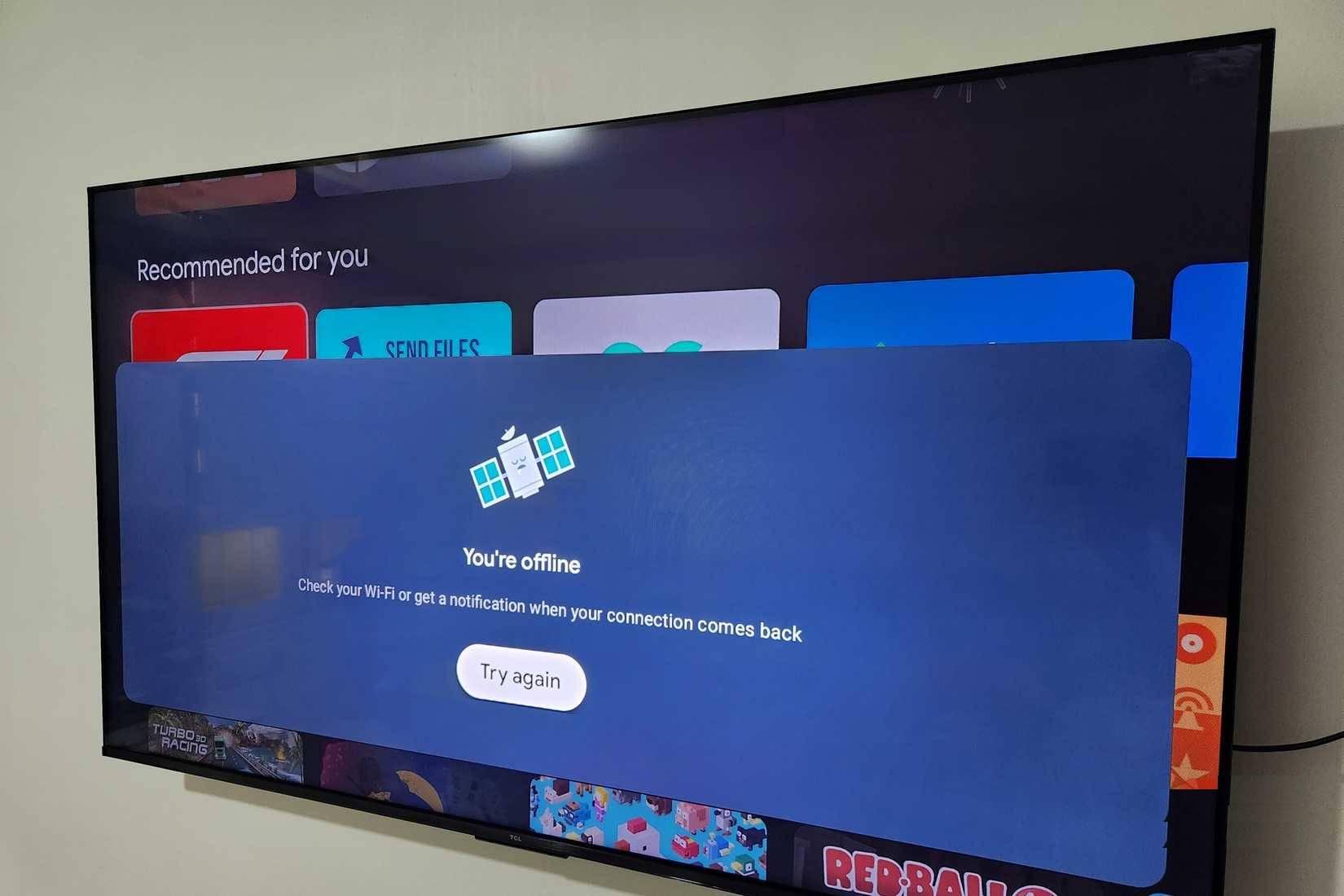 Smart TV trên tường hiển thị lỗi ngoại tuyến
