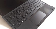 Bàn phím Microsoft Surface xấu và bẩn: Tại sao không thể kết hợp máy tính công nghệ cao và vải công nghệ thấp?