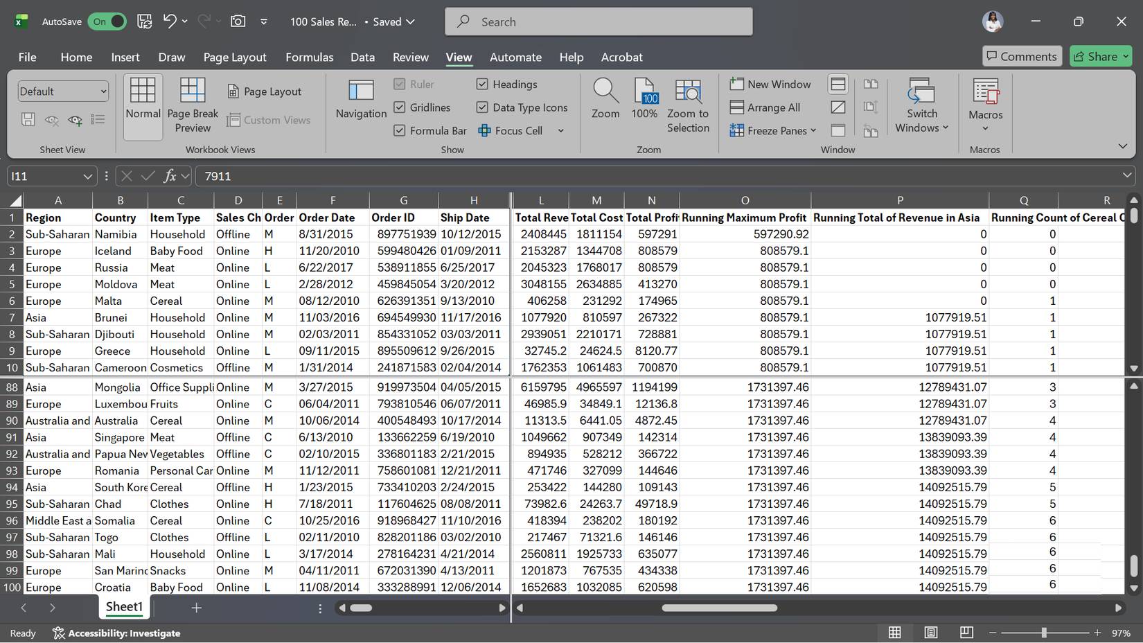Một bảng tính Excel được chia thành 4 khung