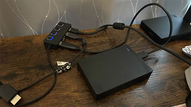 Dùng USB hub không có nguồn riêng