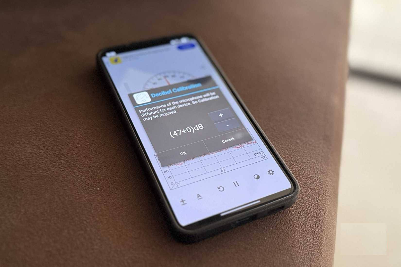 Điện thoại Android hiển thị ứng dụng đo âm thanh