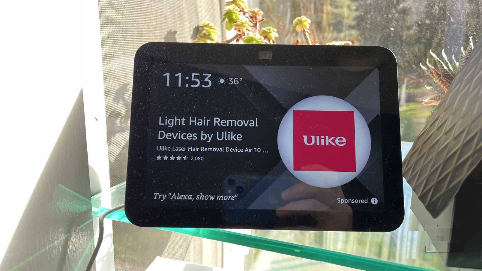 Amazon Echo Show 8 trên kệ