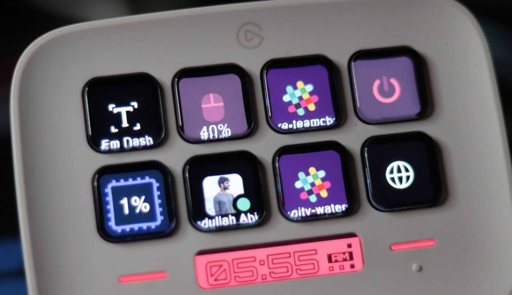 Stream Deck có 8 nút với màn hình riêng hiển thị hành động tương ứng