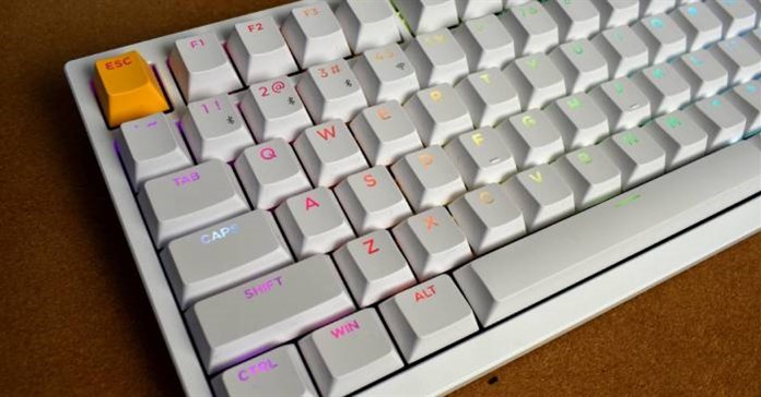 Tại sao các phím trên bàn phím không thẳng hàng?