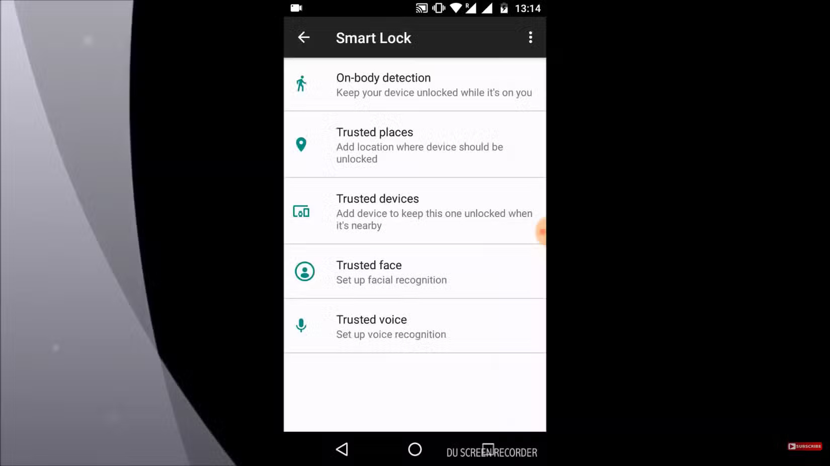 Menu cài đặt Android Smart Lock hiển thị các tùy chọn nhận diện trên cơ thể, địa điểm đáng tin cậy và thiết bị đáng tin cậy
