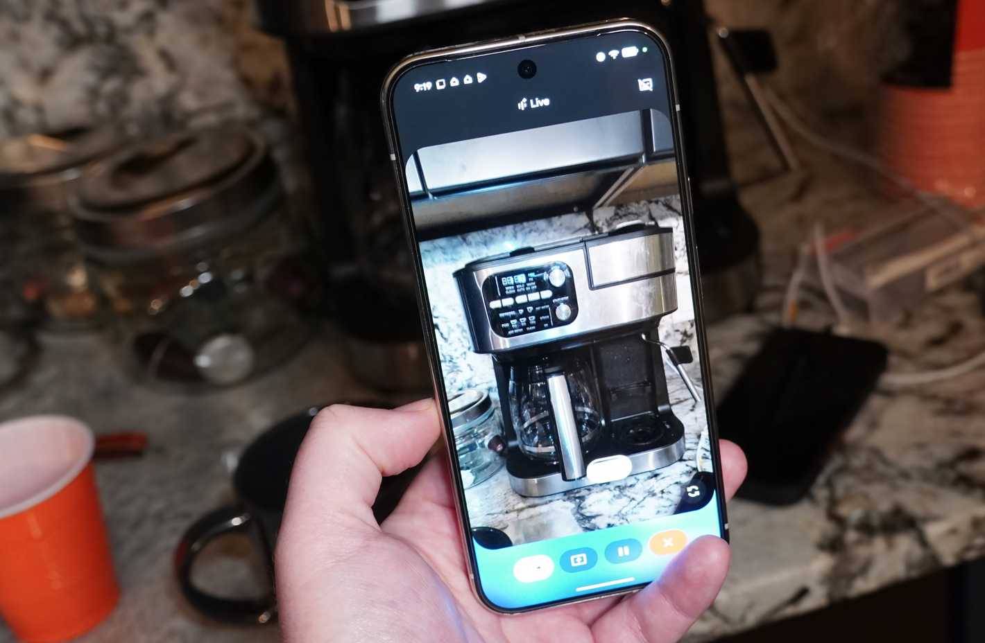 Xác định máy pha cà phê bằng Gemini Live.