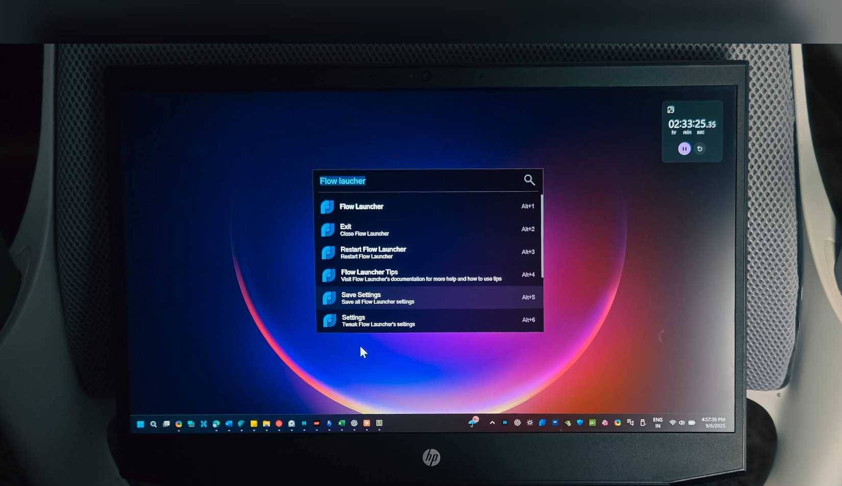Thanh tìm kiếm Flow Launcher mở trên laptop HP