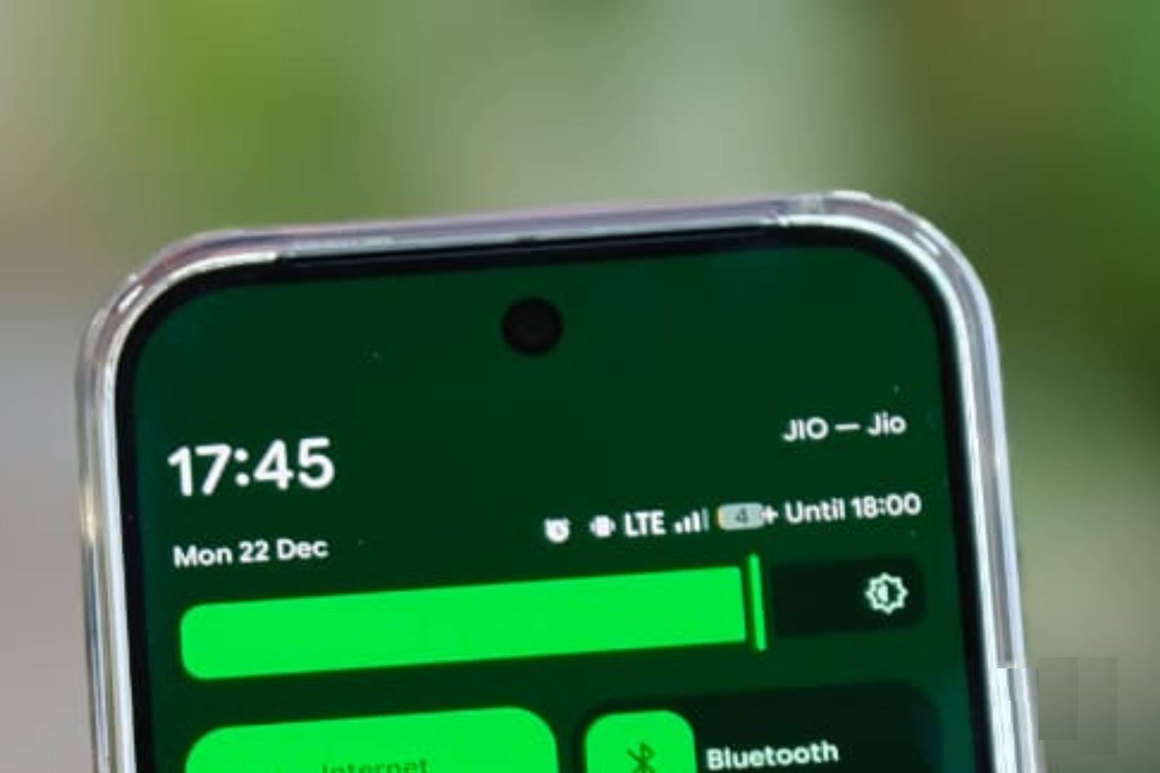 Phần màn hình phí trên Google Pixel 10 Pro