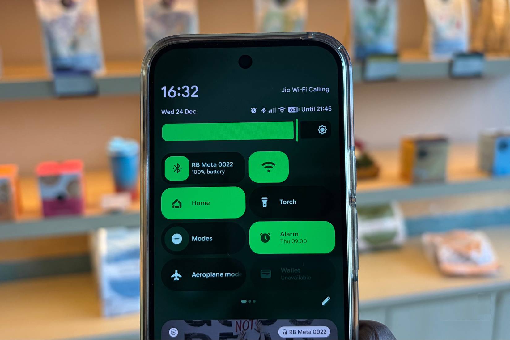Bảng Quick Settings trên Google Pixel 10 Pro