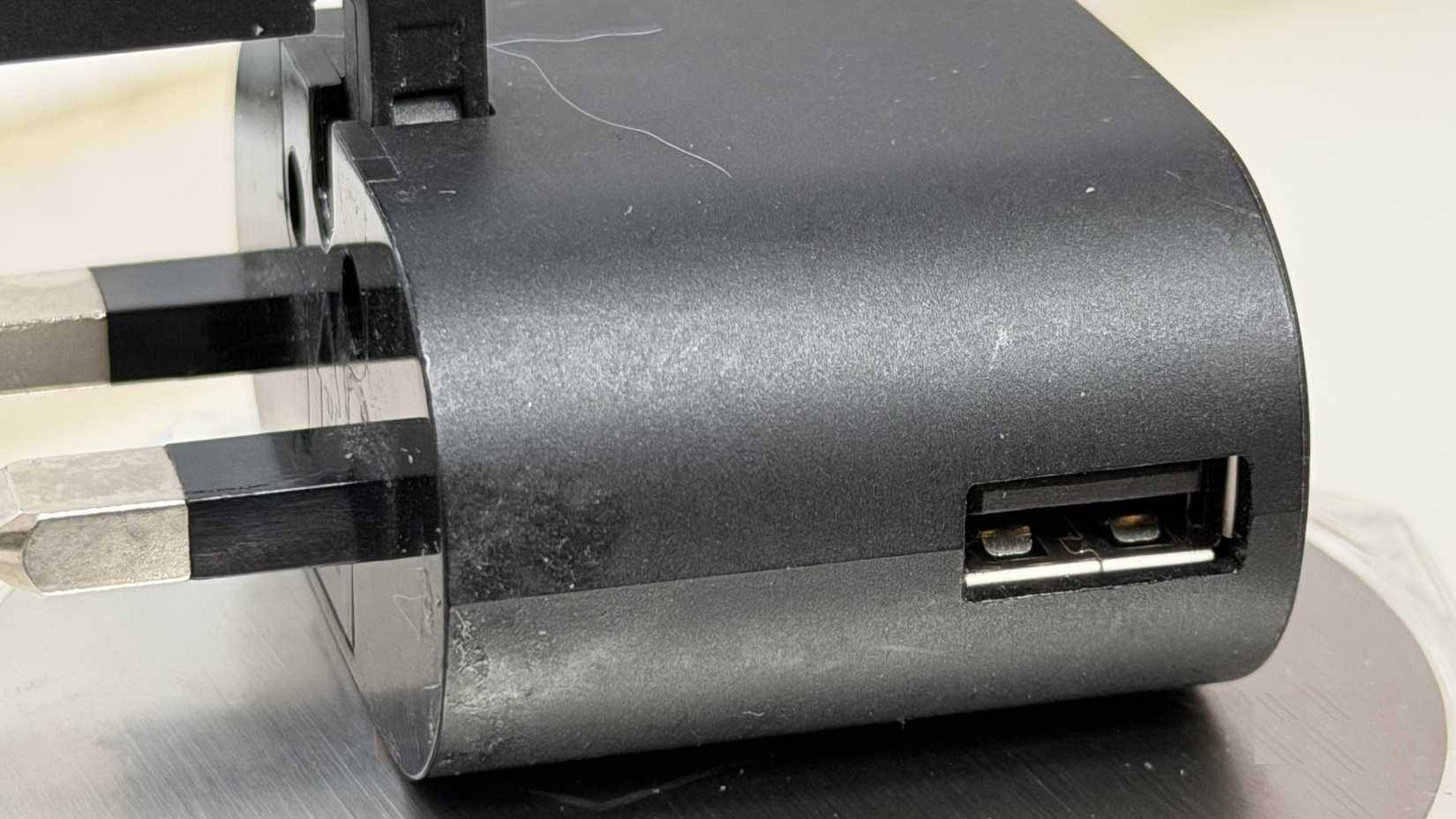 Hình ảnh cận cảnh của bộ sạc USB-A