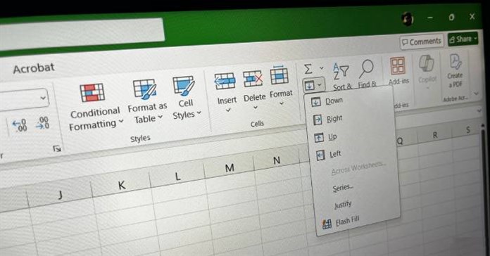 Bạn đang lãng phí thời gian trong Excel nếu không sử dụng tính năng Flash Fill