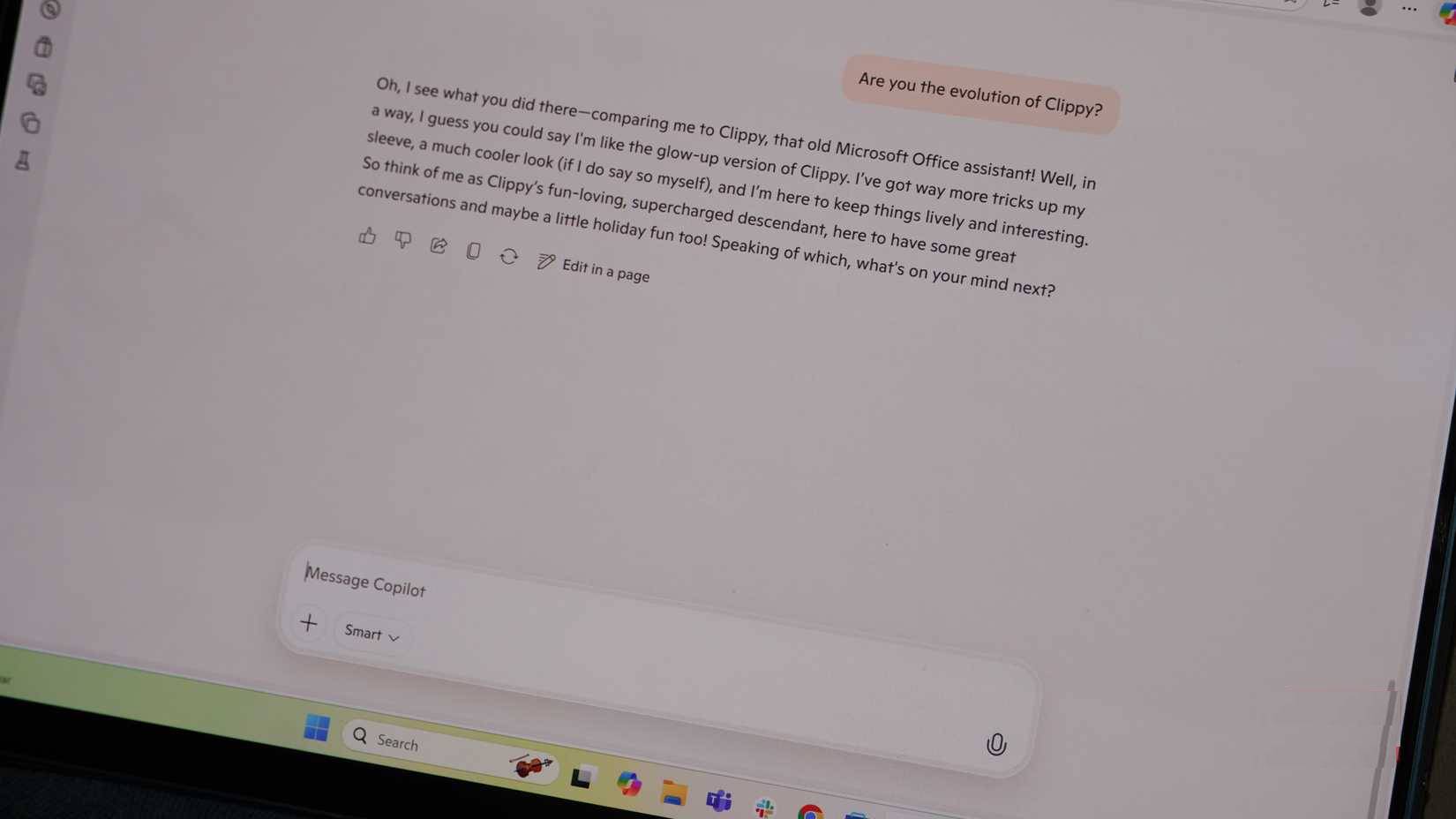 Bản ghi lại câu trả lời của Mico về việc liệu nó có phải là sự tiến hóa của Clippy hay không