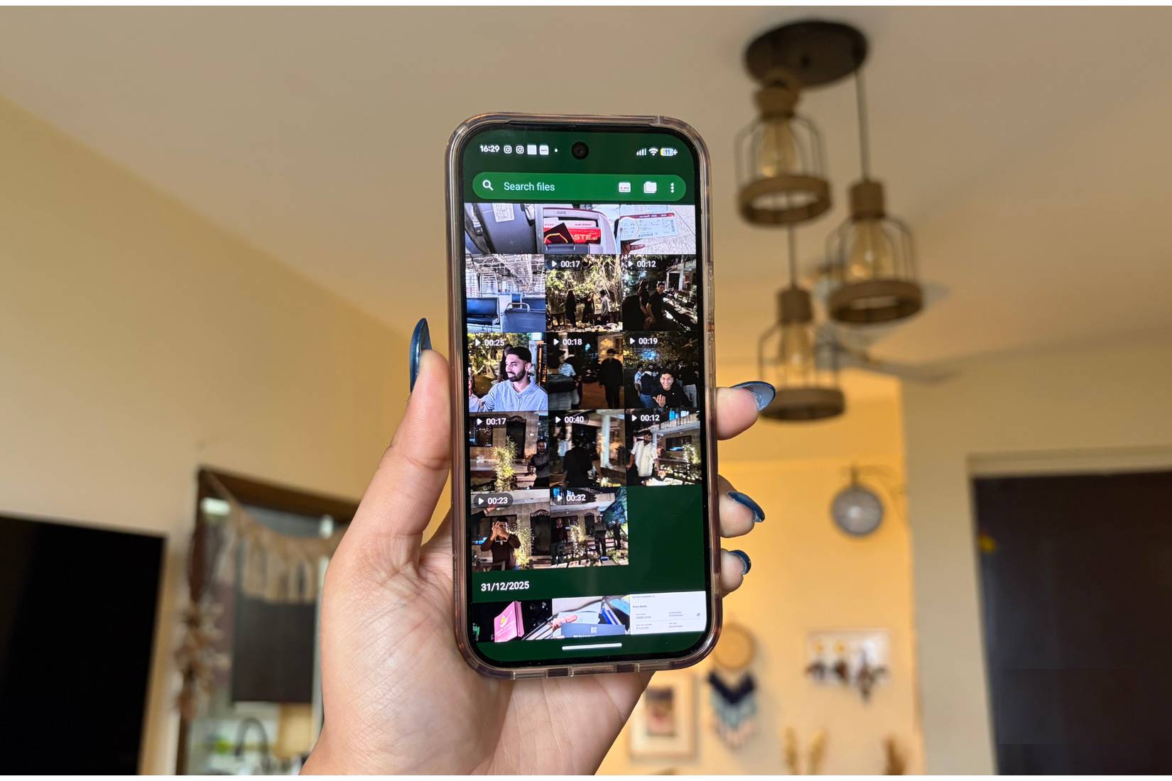Ứng dụng Fossify Gallery được mở trên Google Pixel 10 Pro