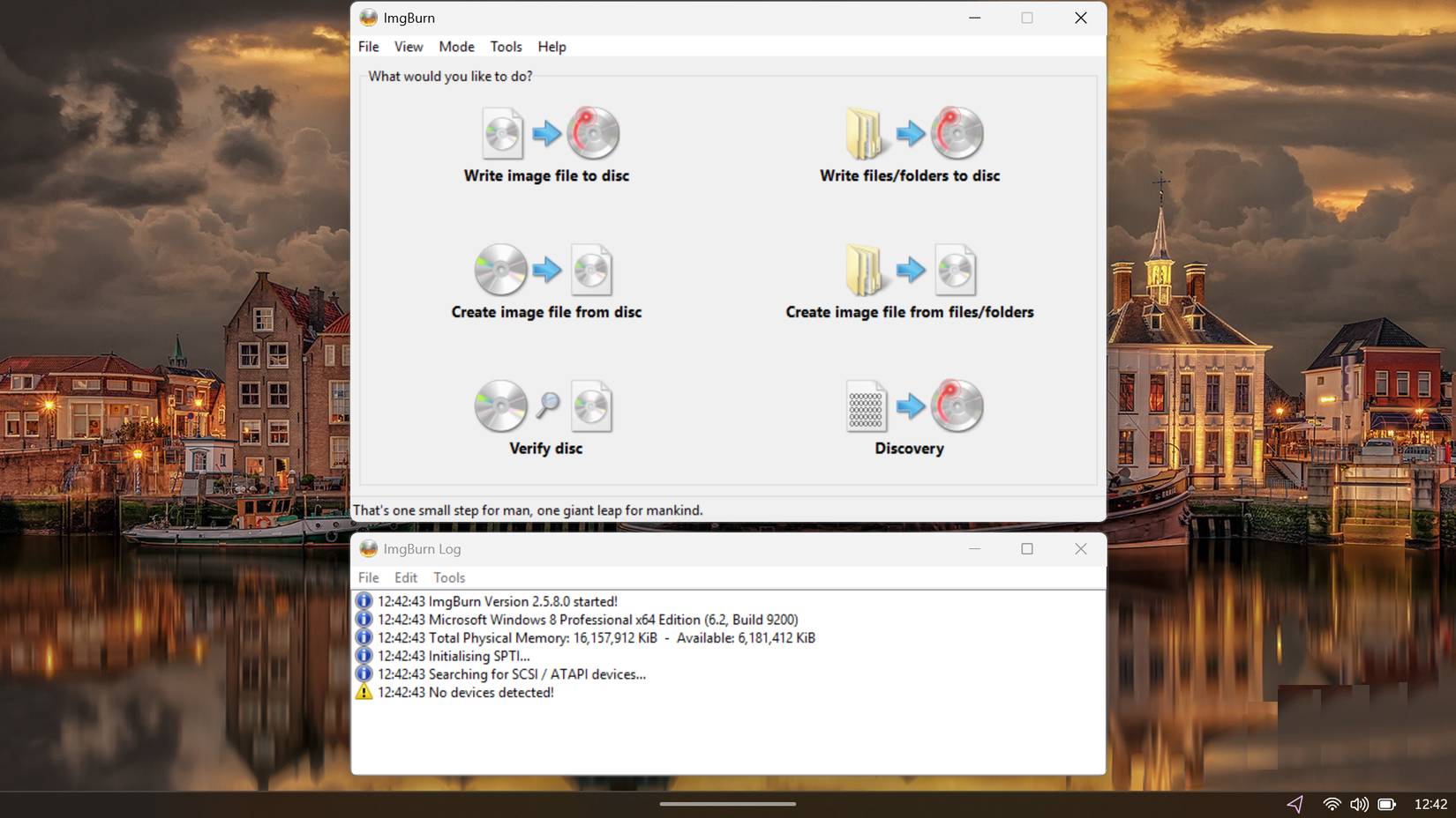 Ứng dụng ImgBurn dành cho desktop hiển thị các tùy chọn ghi đĩa và cửa sổ nhật ký