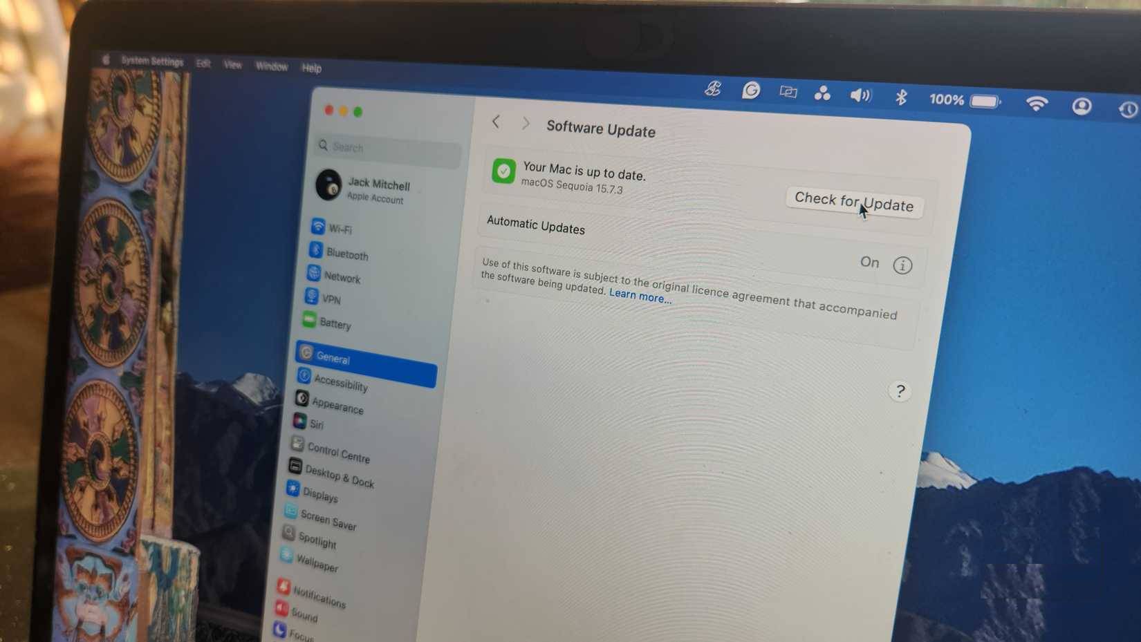 Cửa sổ cập nhật macOS hiển thị trạng thái "Đã cập nhật"