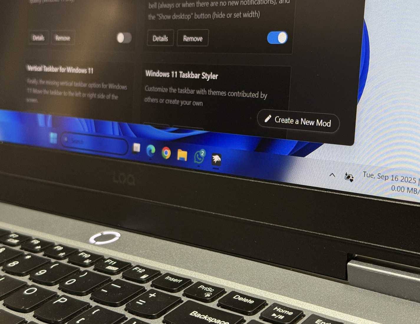 Thanh tác vụ Windows 11 trên laptop Lenovo
