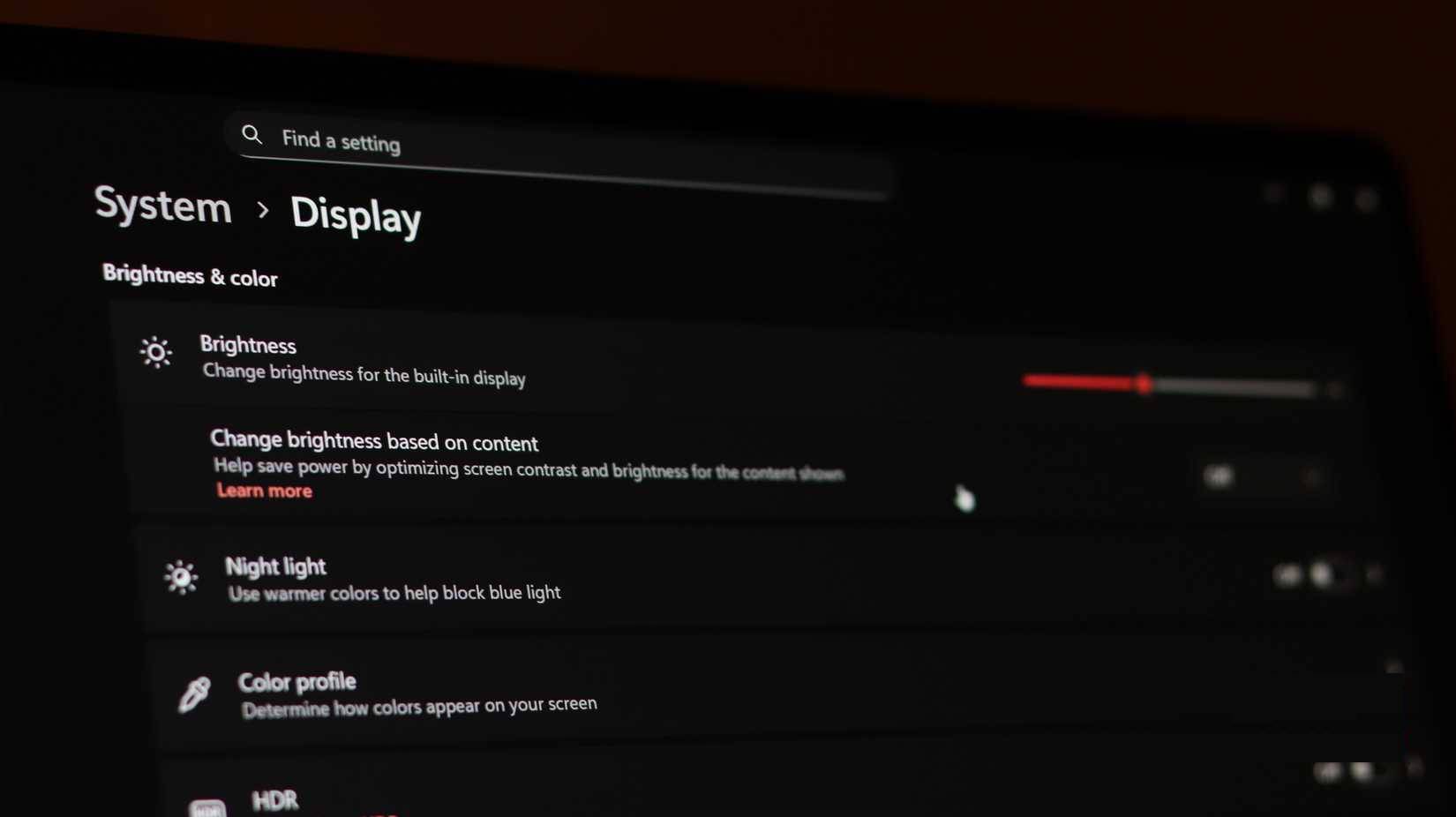 Cài đặt độ sáng thích ứng của Windows